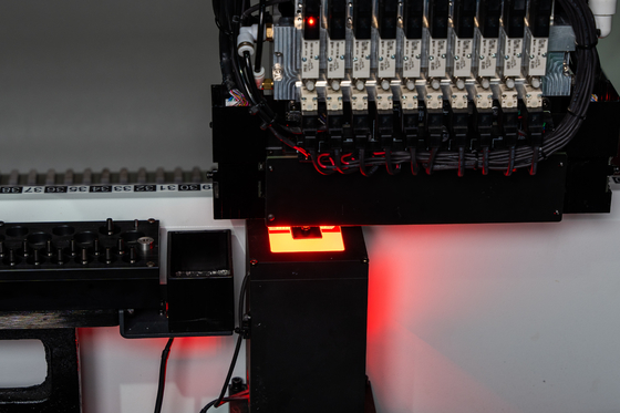 TS10 SMT Pick-and-Place-Maschine 10 Köpfe 100 Fütterungen 01005 Hochgeschwindigkeitsunterstützung