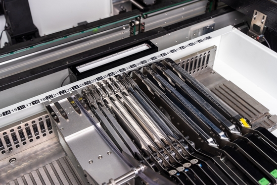 TS10 SMT Pick-and-Place-Maschine 10 Köpfe 100 Fütterungen 01005 Hochgeschwindigkeitsunterstützung
