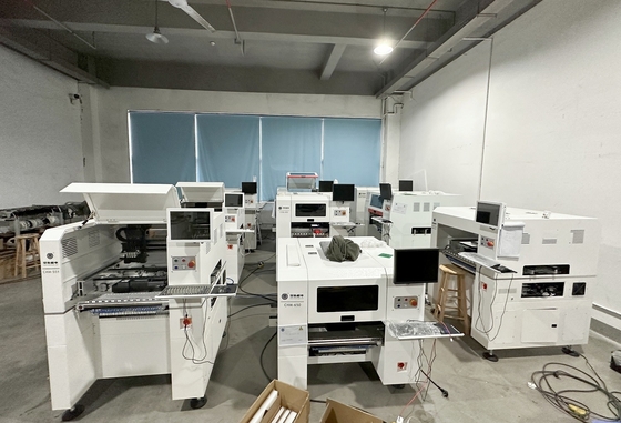 Charmhigh High Precision 4 Heads SMT Pick and Place Machine Automatische Düsenänderung CPKCPK≥1.0