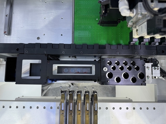 0201 BGA Montage Kleine 4-köpfige SMD Pick And Place Maschine CHM-551 CPK≥1.0