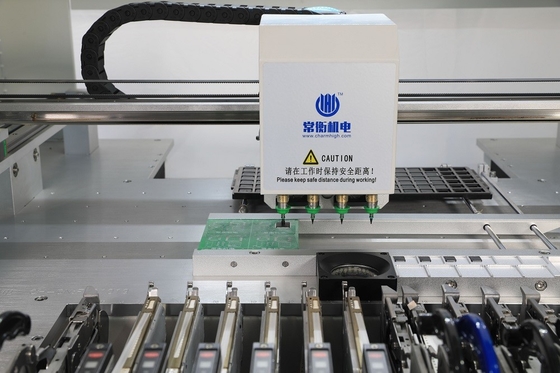 Kleine SMT-Leitung 60 Zuführer 4 Köpfe CHMT560P4 SMT P & P-Maschine / Rückflussofen T961 / Lötpaste-Drucker 3040