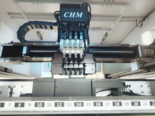 Hochgenaue 4-köpfige SMT-Pick-and-Place-Maschine CHM-551 automatischer Düsenwechsel CPK≥1.0